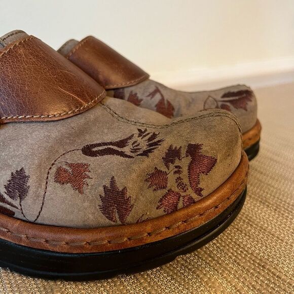 KLOGS woman’s Size 7.5 Clog Leather Upper Embroidered Brown with Buckle “Austin” - Picture 6 of 16